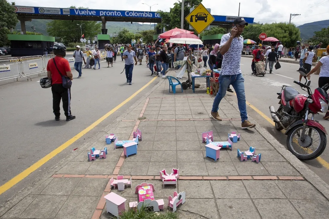 Crowd walking across international bridge