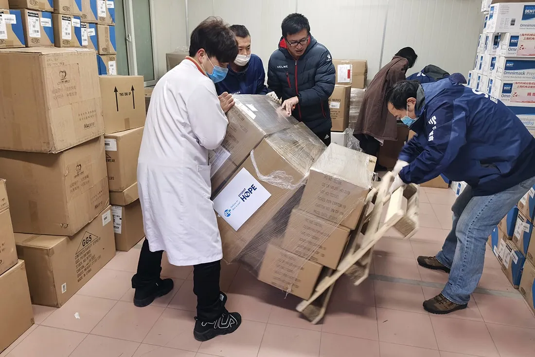 People upload a shipment in a warehouse.